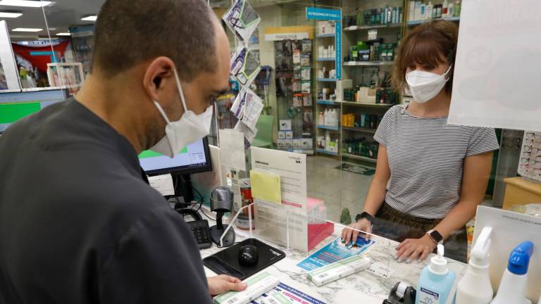 Las farmacias de Tarragona duplican la venta de test con el incremento de contagios