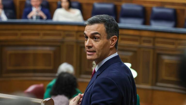 El secretario general del PSOE y presidente del Gobierno en funciones, Pedro Sánchez, durante el primer día del debate de investidura, en el que expone su nuevo programa de Gobierno y pide la confianza a la Cámara para revalidar su mandato en la Moncloa, este miércoles en el Congreso de los Diputados en Madrid. Foto: EFE