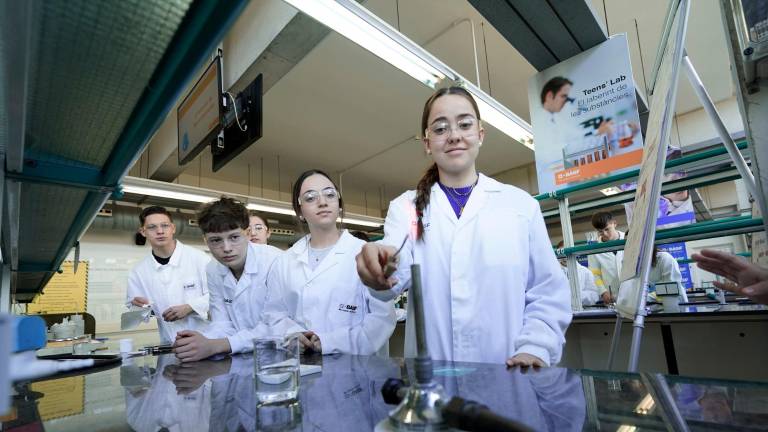 Unos alumnos de 4º de la ESO del Lestonnac l’Ensenyança participando, ayer en el Teens’ Lab. Foto: Marc Bosch