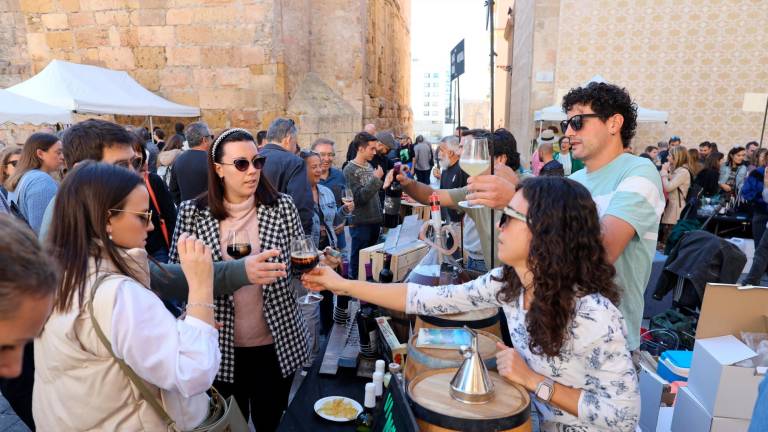 Cata de vino durante la última edición de L’Embutada. Foto: Alba Mariné