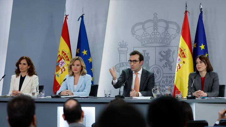 Los ministros de Sanidad, Mónica García; la ministra de Educación, Formación Profesional y Deportes y portavoz del Gobierno, Pilar Alegría; el ministro de Economía, Carlos Cuerpo, y la ministra de Ciencia, Innovación y Universidades, Diana Morant. Foto: EFE