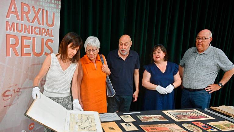 Elisenda Cristià, Natàlia i Víctor Argilaga Tarragó, Montserrat Flores i Emili Argilaga, ahir. foto: A. González