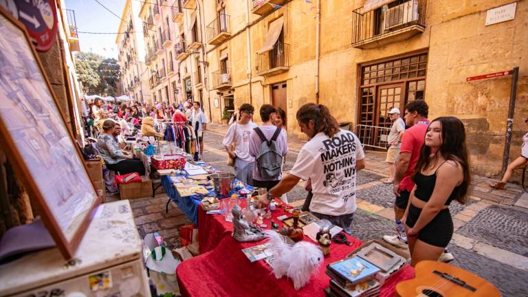 Durante la jornada de ayer se celebró el ‘Mercadet Friki’ por el entorno de la calle Merceria. Foto: Àngel Ullate