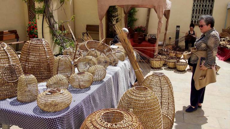 L’artesania i els productes locals prenen el nucli antic d’Ascó