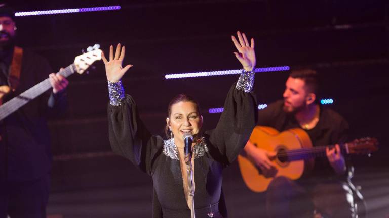 La cantante Niña Pastori durante un concierto ofrecido en Zaragoza este año. foto: efe/toni galán