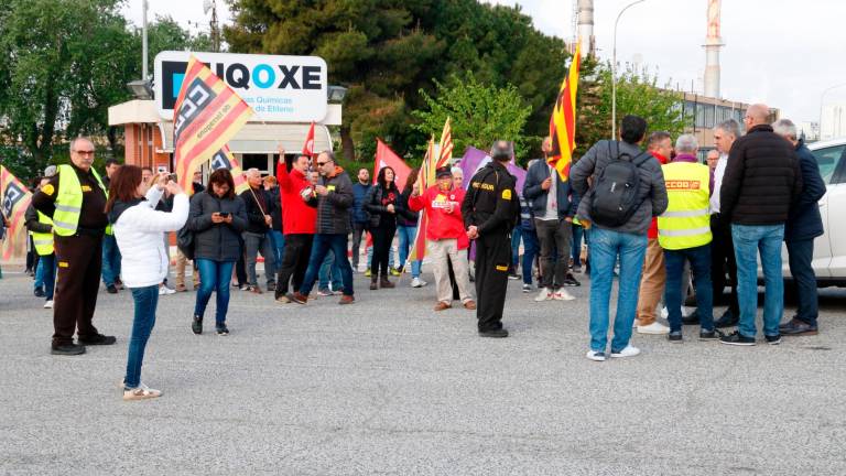 Primera jornada de huelga del sindicato CCOO en IQOXE. FOTO: ACN