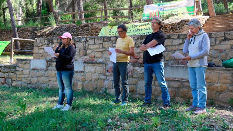 Entitats de suport a la creació del Parc Natural de les Muntanyes de Prades llegeixen un manifest. FOTO: ACN