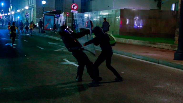 Altercados el 18 de octubre de 2019 en la zona de la Subdelegación del Gobierno. Foto: Fabián Acidres/DT