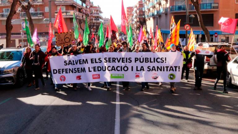 Más de medio millar de personas protestan en Tarragona por los recortes en salud y educación