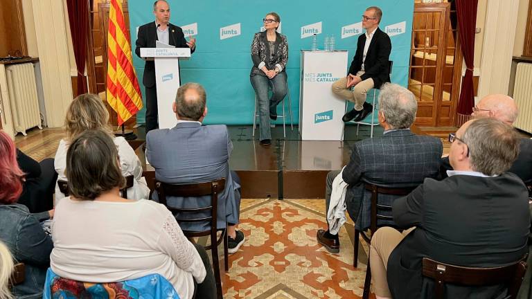 A primera fira, representants del sector hoteler, esportiu i civil del territori. foto: alfredo gonzález