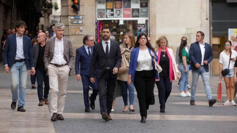 Imagen de los consellers de Junts entrando ayer a la reunión de urgencia convocada por Aragonès. Foto: EFE