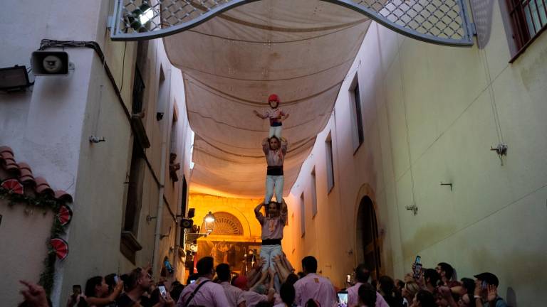 Los Xiquets de Tarragona llegando al Portal del Carro. Foto: Fabián Acidres