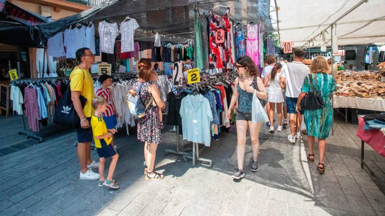 TGN prepara una ordenanza para regular la venta de ropa usada en los mercadillos