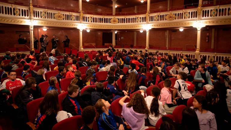 $!Niños, niñas y adolescentes en uno de los conciertos en el Teatre Bartrina de Reus. FOTO: ORQUESTRA CAMERATA XXI