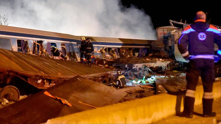 Los servicios de emergencia siguen en la zona. Foto: EFE