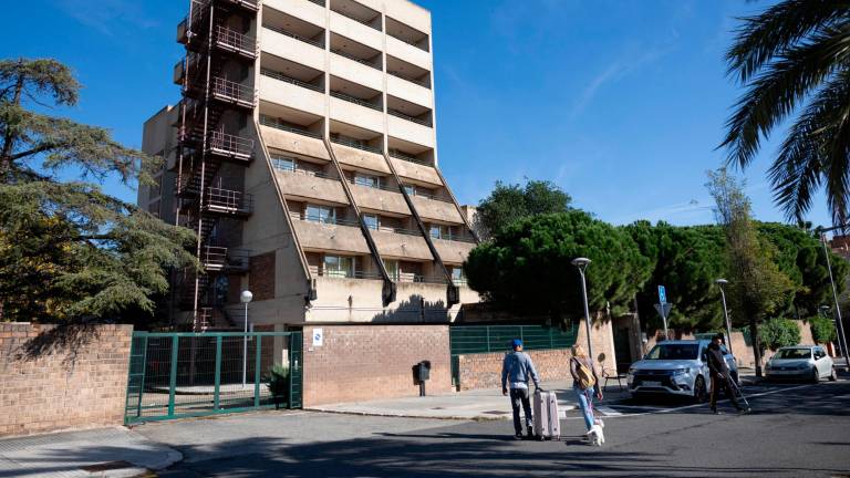 Vista exterior de la residència de gent gran de l’avinguda del Segle XX, actualment tancada. Foto: A. Mariné