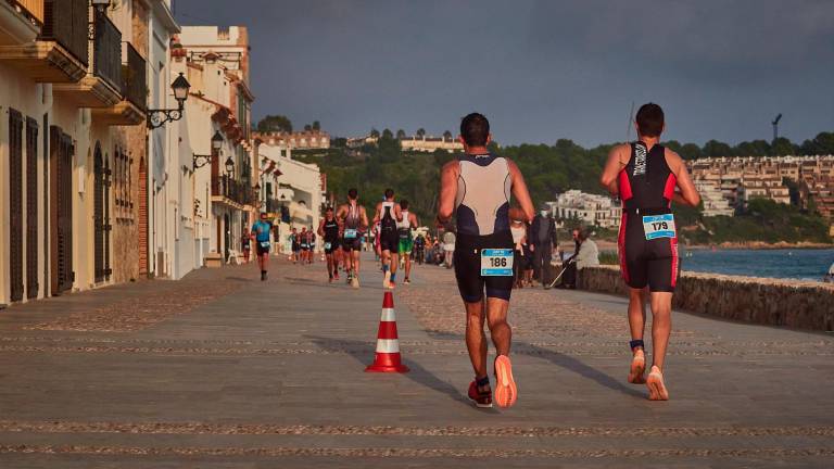 La prueba se iniciará a las 9.00 horas desde la playa del municipio. Foto: Jordi Santacana