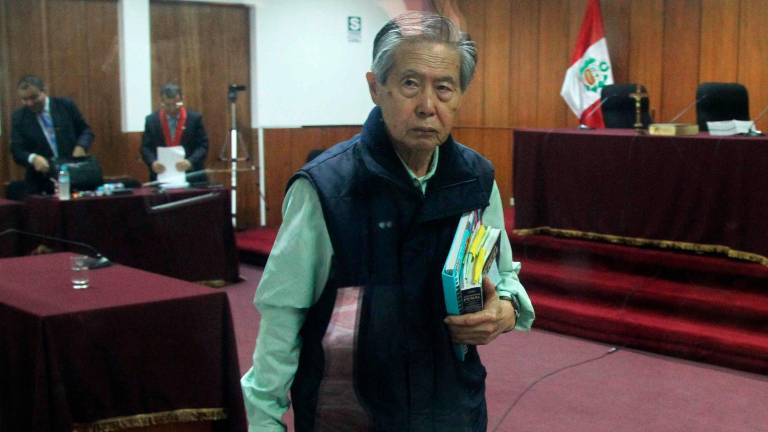 Fotografía de archivo del 15 de agosto de 2014 del expresidente de Perú Alberto Fujimori en una audiencia, en Lima (Perú). Foto: EFE