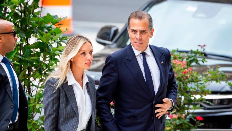 Hunter Biden y su esposa Melissa Cohen Biden a su llegada para escuchar el veredicto en su juicio. Foto: EFE/ Jim Lo Scalzo