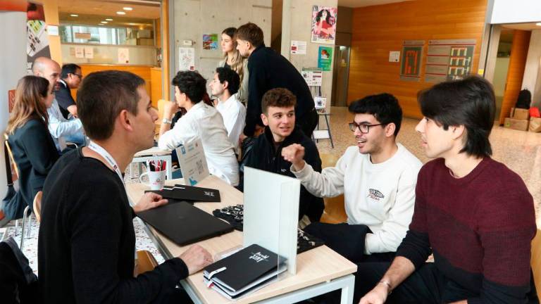 El programa Fem carrera impulsa el desarrollo profesional de los estudiantes en colaboración directa con las empresas del territorio. Foto: URV