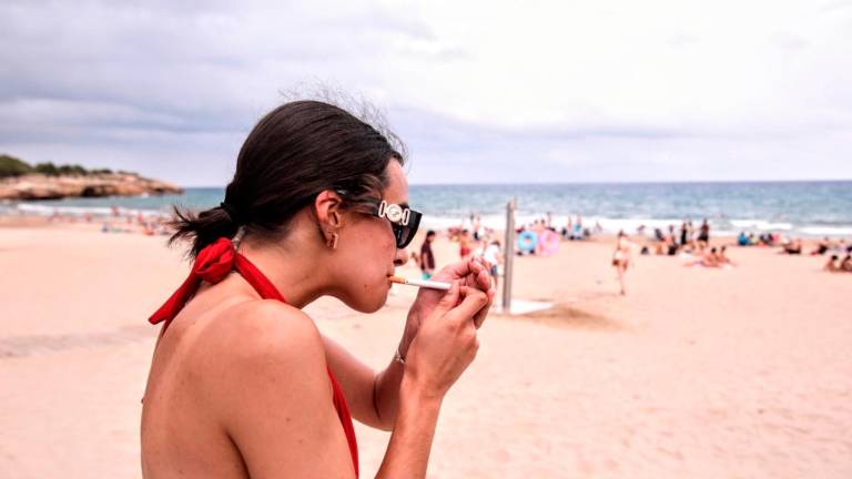 Tarragona es una de las cuatro provincias sin ninguna playa donde esté prohibido fumar