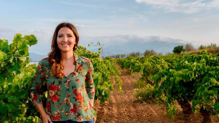 Núria Altés, entre viñas. foto: cedida