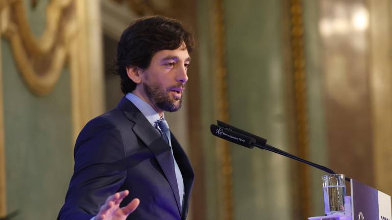 El eurodiputado de Cs y presidente de la comisión de Asuntos Jurídicos del Parlamento Europeo, Adrián Vázquez, interviene en el Forum Europa, este jueves, en Madrid. Foto: EFE