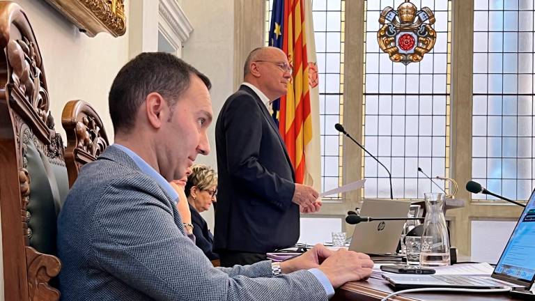 El concejal Dani Rubio y el alcalde Carles Pellicer, el pasado viernes durante el pleno del Ayuntamiento de Reus. FOTO: Alfredo González