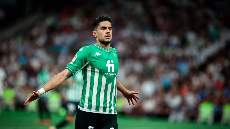 Marc Bartra celebra un gol con el Real Betis Balompié en el Benito Villamarín. foto: real betis