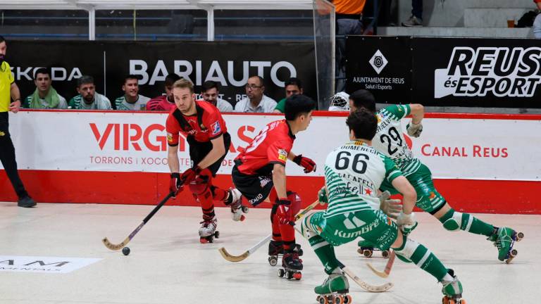 Arnau Canal en el derbi ante el Calafell de los playoff. FOTO: Alba Mariné