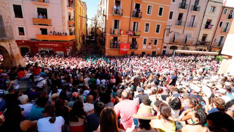 La plaça de les Cols, plena a vessar. Foto: Pere Ferré