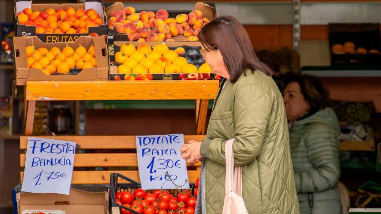 Los alimentos y el gas aumental mientras que el ocio y la cultura baja. Foto: EFE