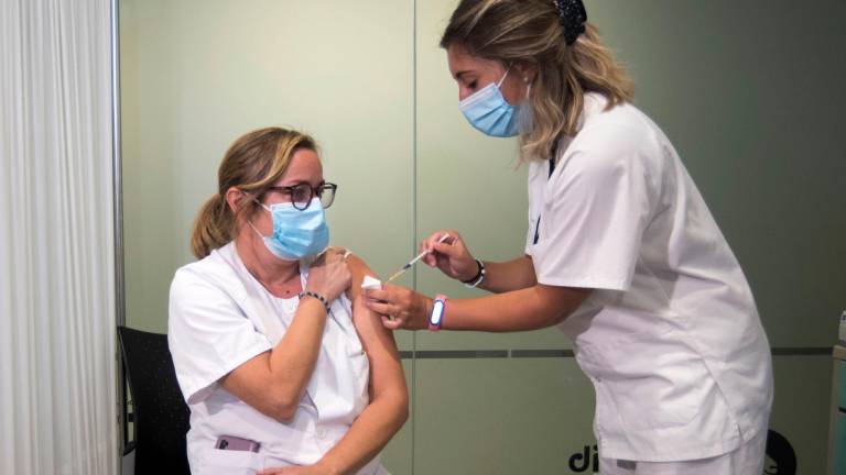 Catalunya empieza a administrar la vacuna de refuerzo de covid
