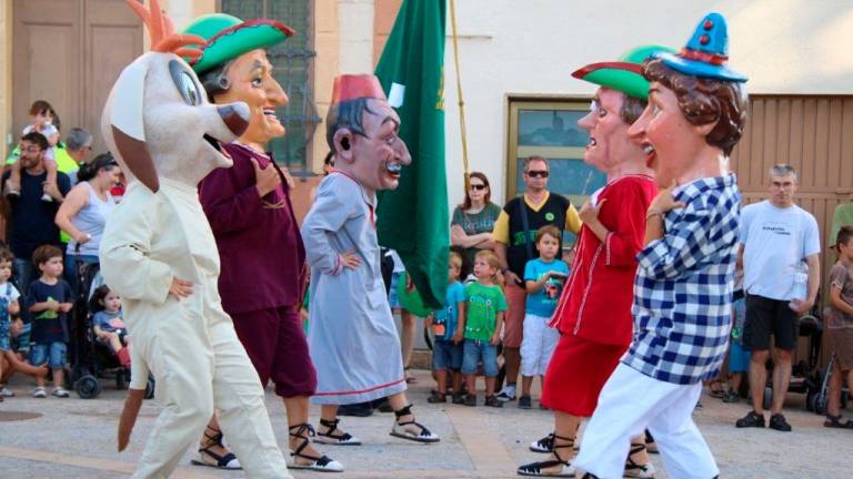 Els Nans de l’Espluga ballant durant festes. Foto: cedida