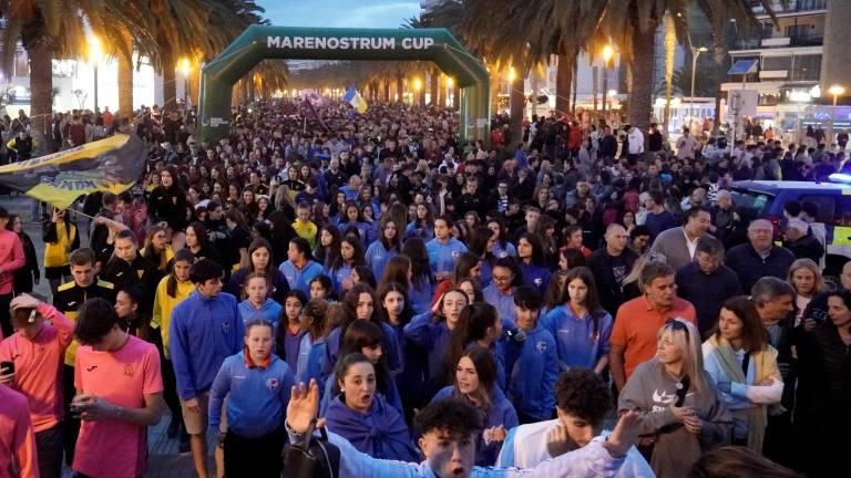 El gentío que congregó la inauguración del Mare Nostrum Cup en el Passeig Jaume I de Salou fue brutal. Foto: Jeremie Montealegre