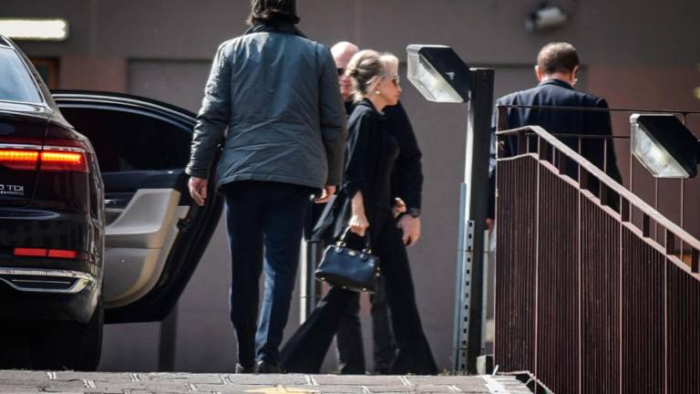 Marina, hija de Berlusconi, llega al hospital. Foto: EFE