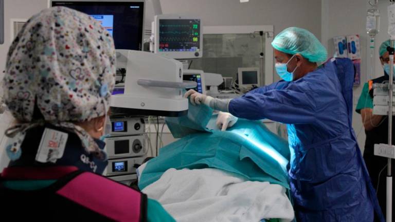 $!El Hospital Joan XXIII implementa una nueva técnica para operar las hernias discales