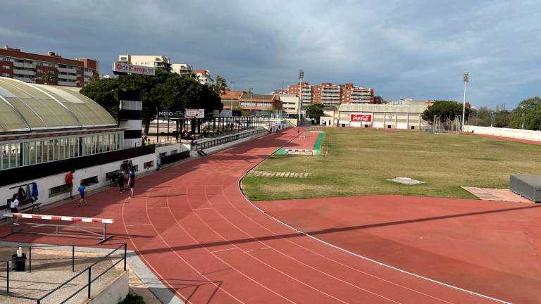 Parte del recinto del CN Reus Ploms, en una imagen tomada desde la avenida de Tarragona. Foto: Alfredo González