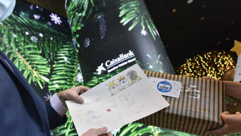 CaixaBank reparteix més de 290 regals de Nadal a nens i nenes en situació de pobresa