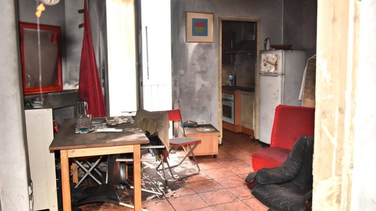 Estado en que quedó la vivienda de la víctima, en la calle Santa Anna, tras el incendio del 14 de noviembre de 2016. FOTO: Alfredo González /DT