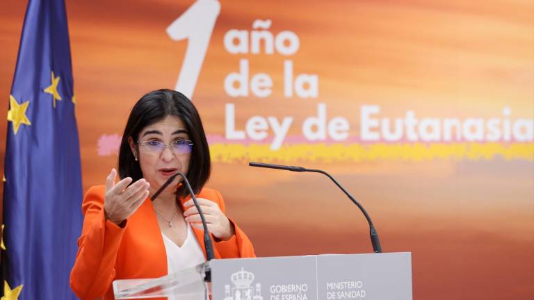 La ministra de Sanidad, Carolina Darias, en un acto en motivo del primer año de la eutanasia. foto: EFE