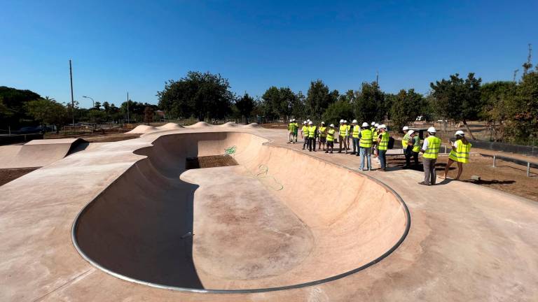 El ‘bowl’ central del nuevo ‘skatepark’ de Reus está prácticamente finalizado. FOTO: Alfredo González
