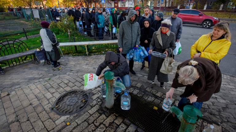 Rusia deja al 80% de la población de Kiev sin agua y luz tras un ataque masivo