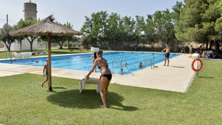 De los 100 municipios con más piscinas 12 son catalanes. Foto: Joan Revillas