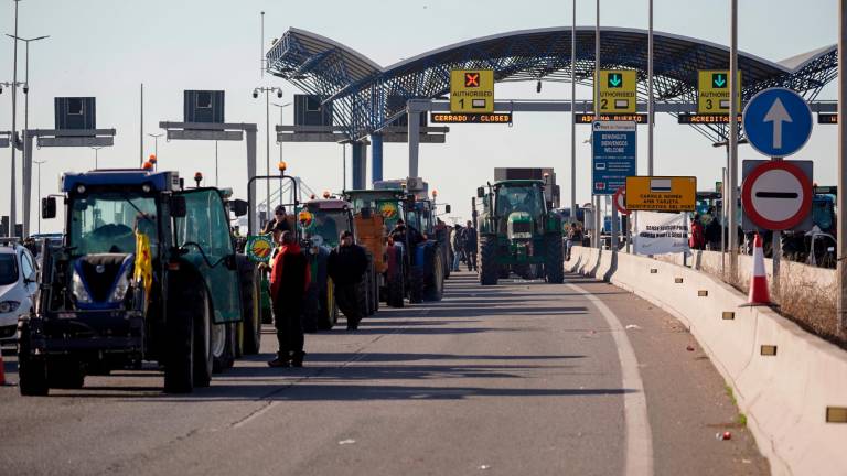 Els pagesos han bloqueat el Port de Tarragona. Foto: Marc Bosch