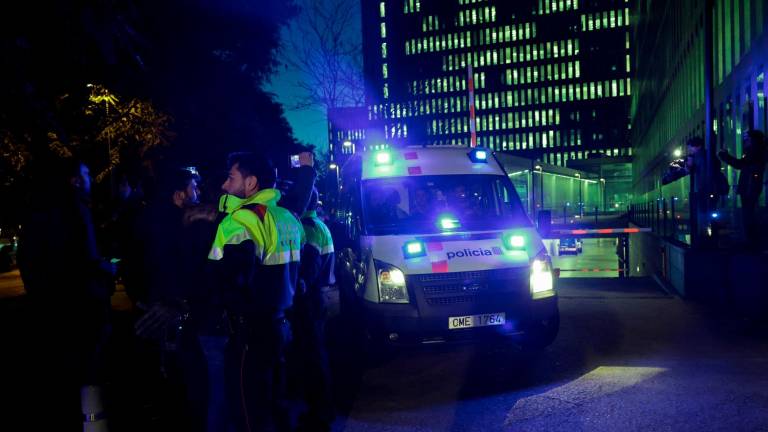 La furgoneta de los Mossos que trasladó a Dani Alves. Foto: EFE