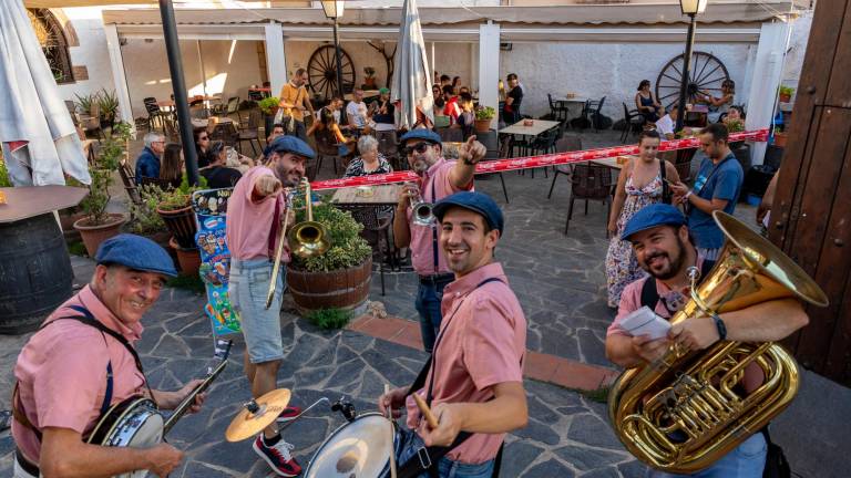 $!La Stromboli Jazz Band en su actuación itinerante. Foto: Cedida