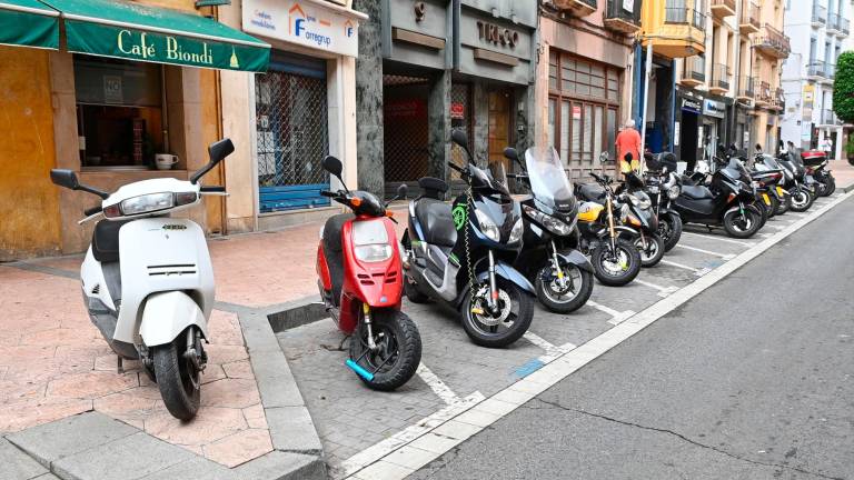 «Aparcar la moto en el centro de Reus en hora punta no es nada fácil»