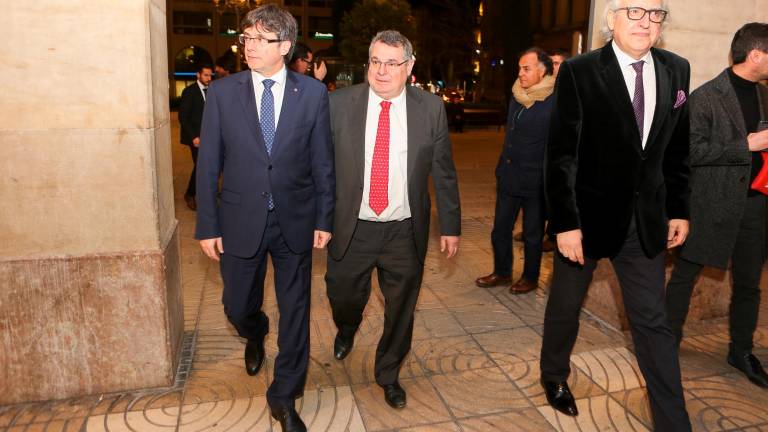 Víctor Terradellas, al lado de Carles Puigdemont. Foto: Alba Mariné