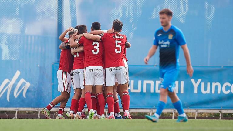 Los futbolistas del Nàstic celebran el 0-1 provisional que anotó Borja en un partido que se escapó en cuatro minutos. Foto: CF fuenlabrada